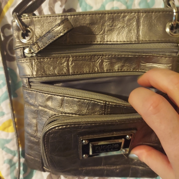 Nicole Miller Little Metallic Grey Purse 🩶 - Picture 7 of 12